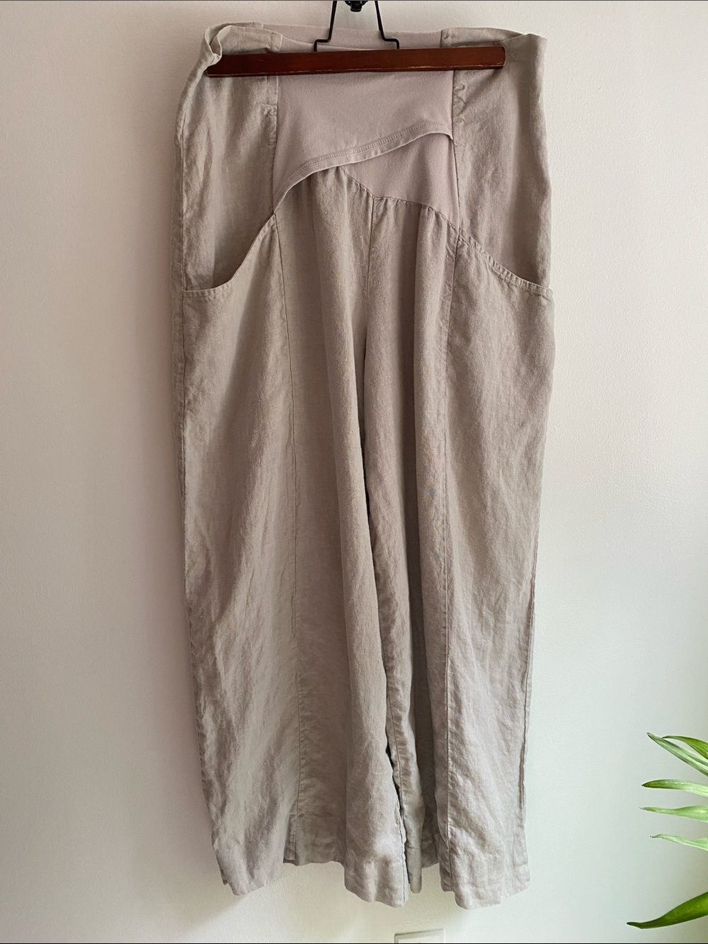 Completo Made in Turkey Wide-Leg 100% Linen Pants in Light Taupe. Size M.